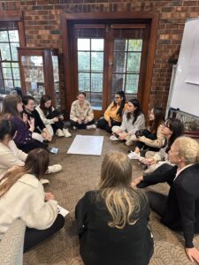 Round floor discussion